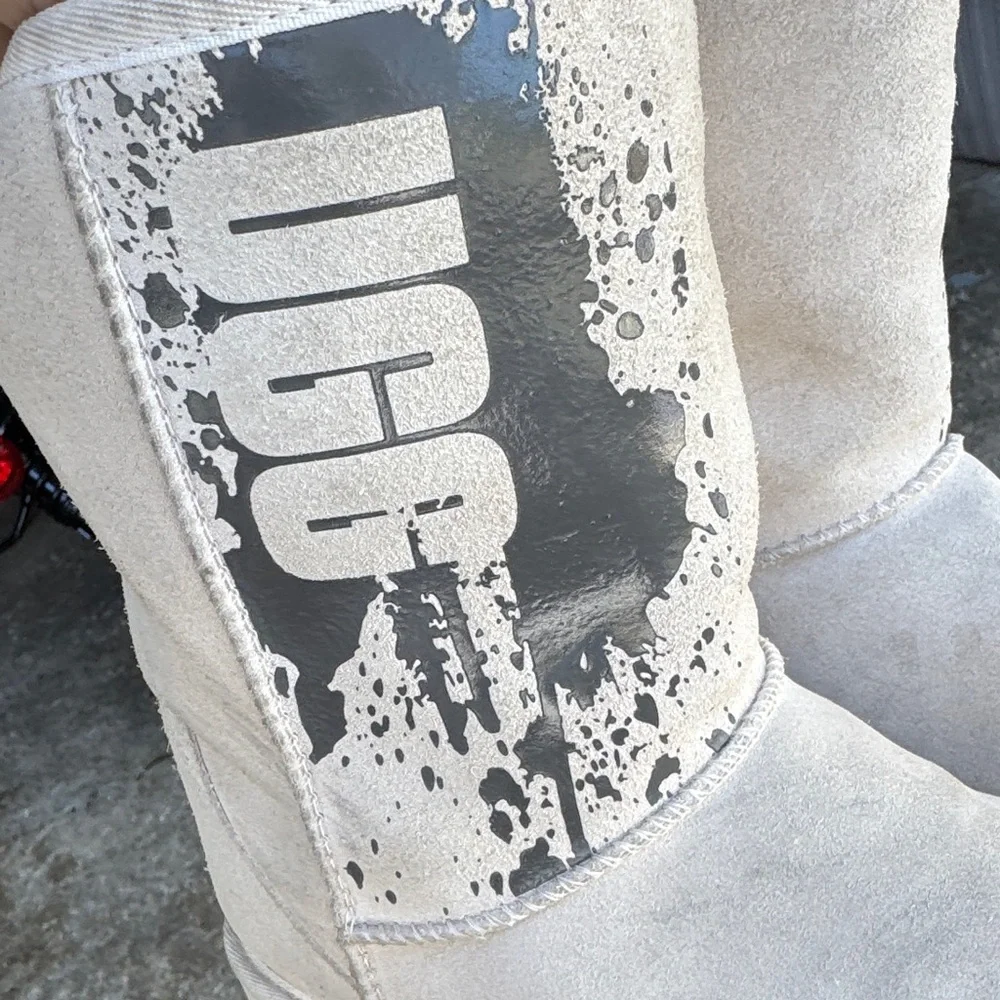 UGG Off-White Classic Boots - Picture 7 of 7